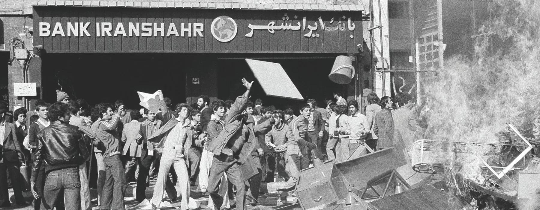 Young Iranians rioting during the Iranian Revolution. Source: communemag.com.